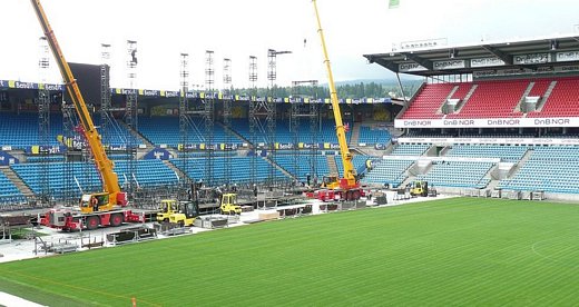 Setting up the stage at Ullevaal, August 18th