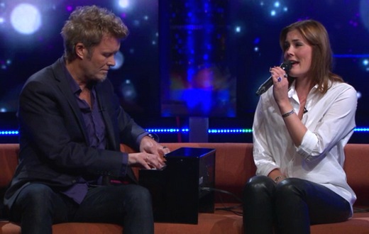 Magne and Tini performing "You Can't Have It Both Ways" on Senkveld, September 26th