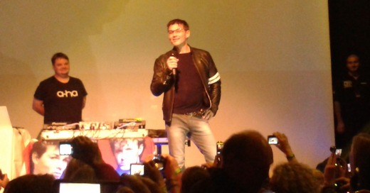 Morten visiting the fan party (Picture by Jakob)