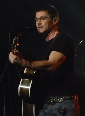 Morten performing "A Change Is Gonna Come" (Screenshot from YouTube video)